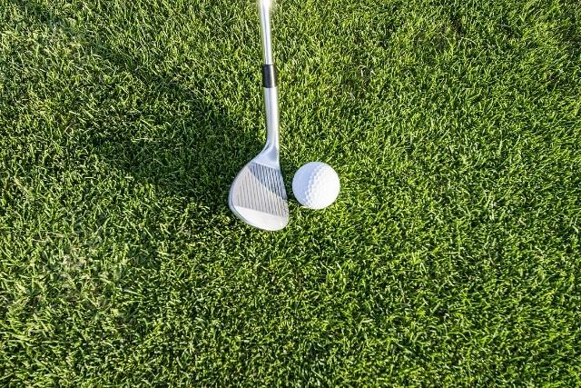 golf wedge going to hit golf ball with backspin