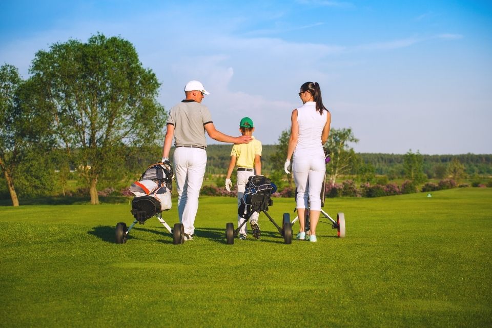 Parents telling kid to believe in himself on golf course